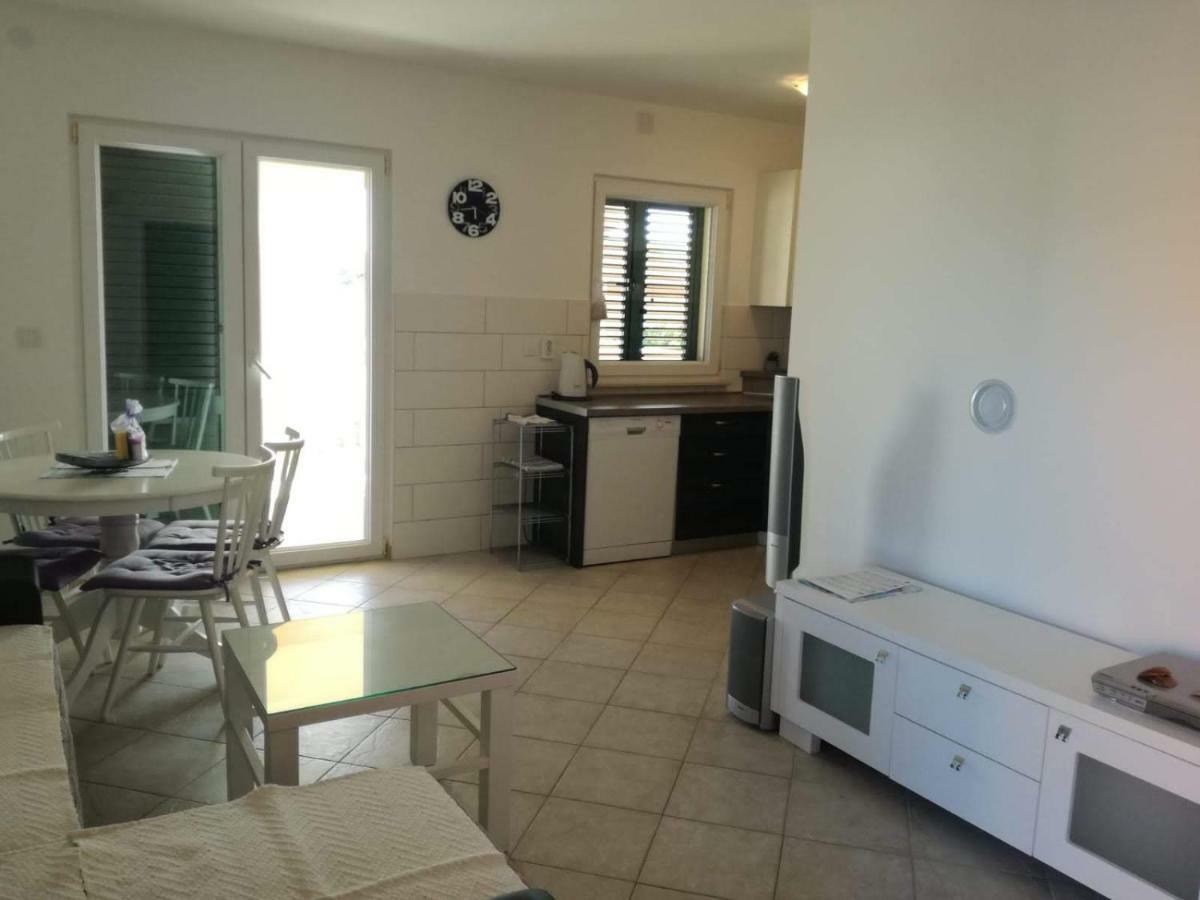 Apartman Dora Povljana Exterior foto