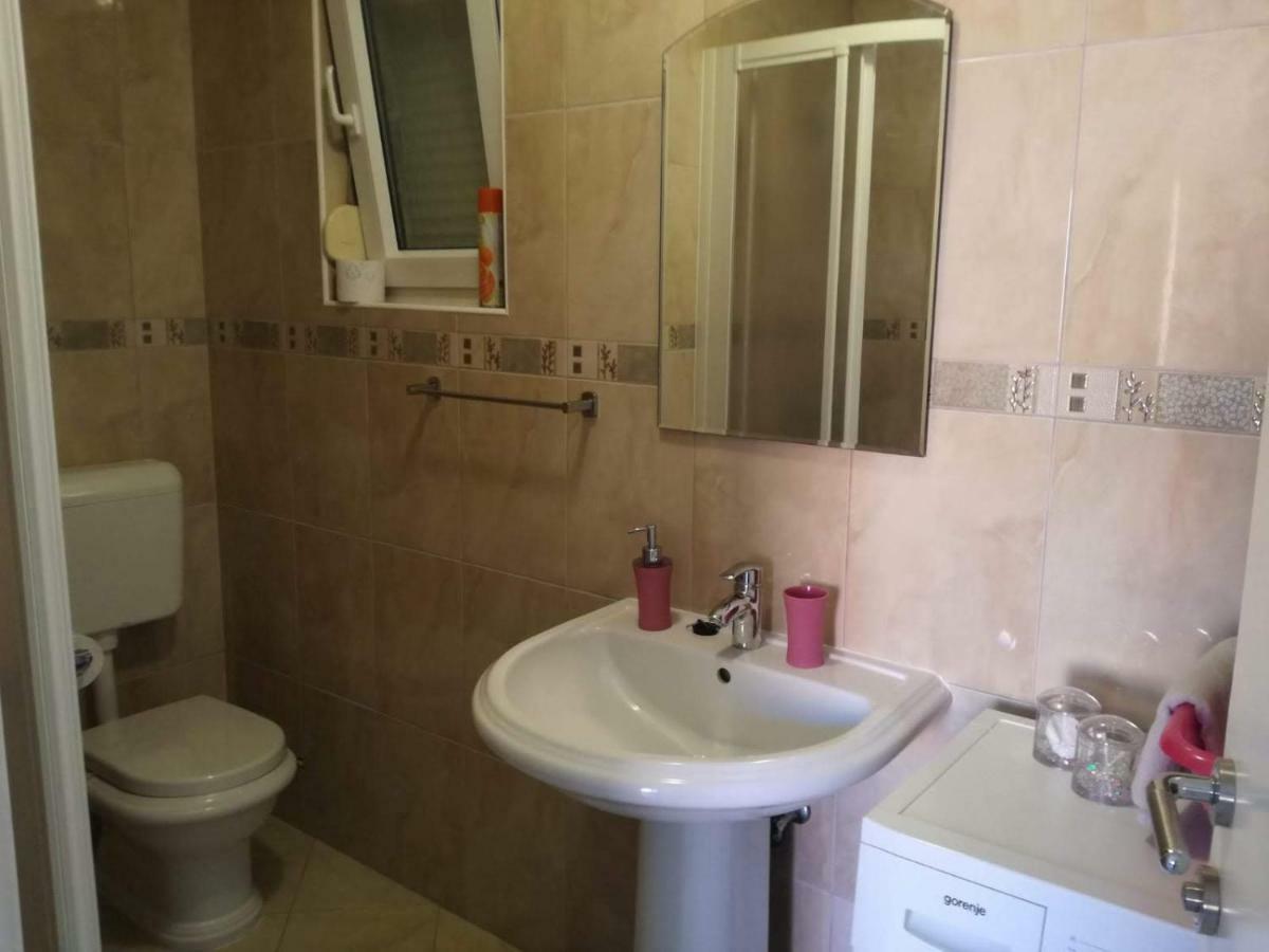 Apartman Dora Povljana Exterior foto